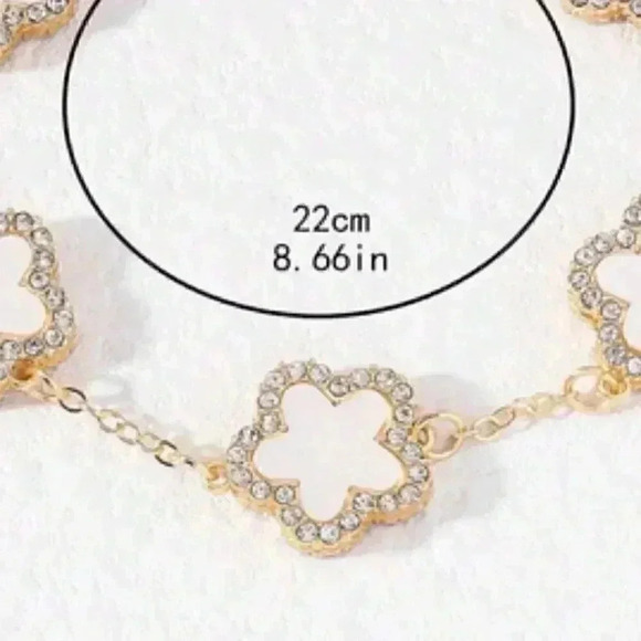 Elegant  Five-Leaf Clover Cubic Zirconia bracelet - Picture 2 of 4